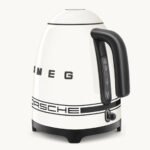 ⁦غلاية مياه كهربائية سميج بورش كلاسيك - كريمي فى أسود | Smeg x Porsche Electric Kettle - Cream & Black⁩ - الصورة ⁦2⁩